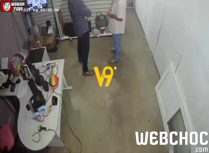 Video :Brazil's shop cameras captured a brutal murder (Warning - disturbing)